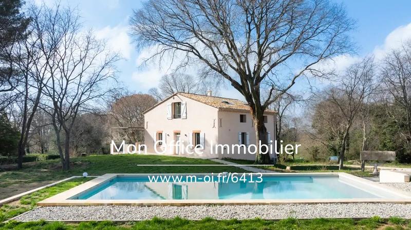 Maison - 280 m² - 8 pièces