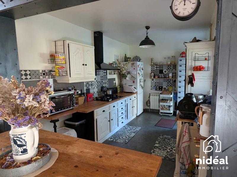 Maison - 230 m² - 7 pièces