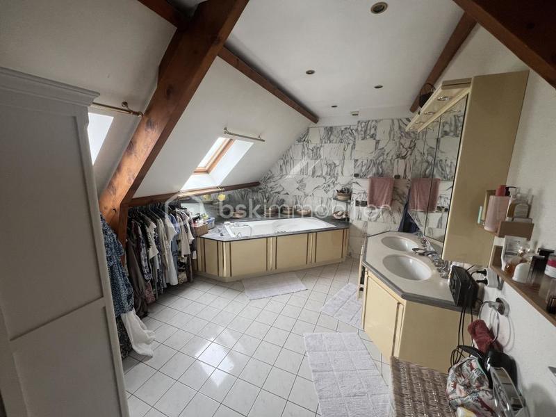 Demeure - 250 m² - 6 pièces