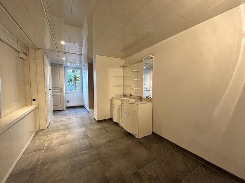 Maison - 201 m² - 7 pièces