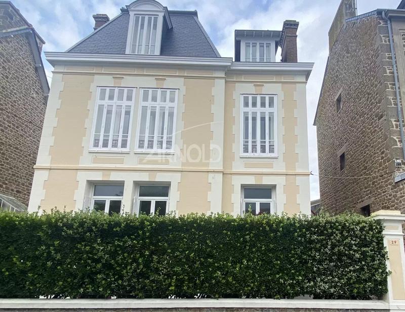 Maison de ville - 200 m² - 10 pièces