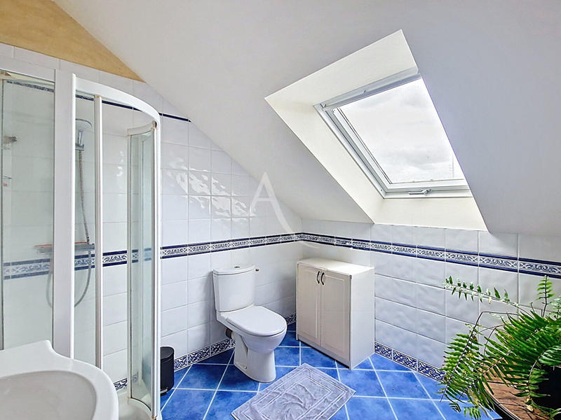 Maison - 205 m² - 9 pièces