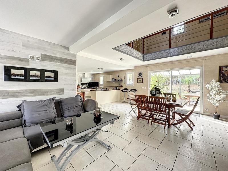 Maison - 182 m² - 6 pièces