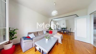 Maison - 99 m² - 6 pièces