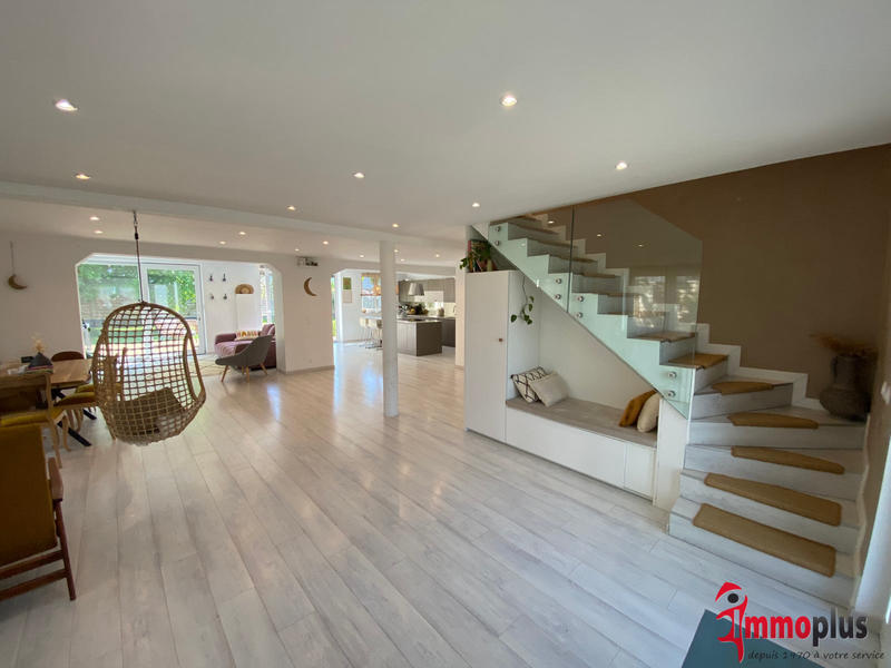 Maison - 200 m² - 8 pièces