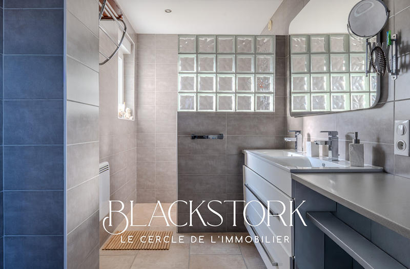 Maison - 211 m² - 7 pièces