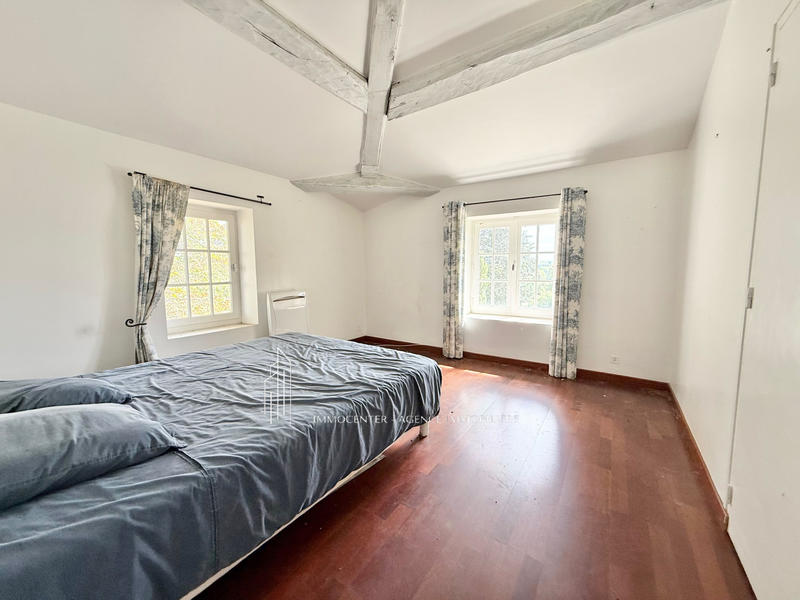 Propriété - 300 m² - 9 pièces