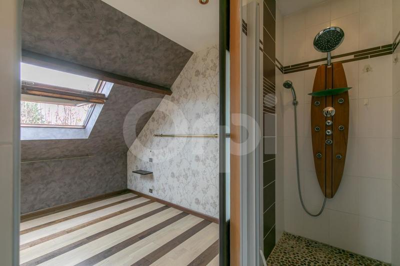 Maison - 177 m² - 7 pièces