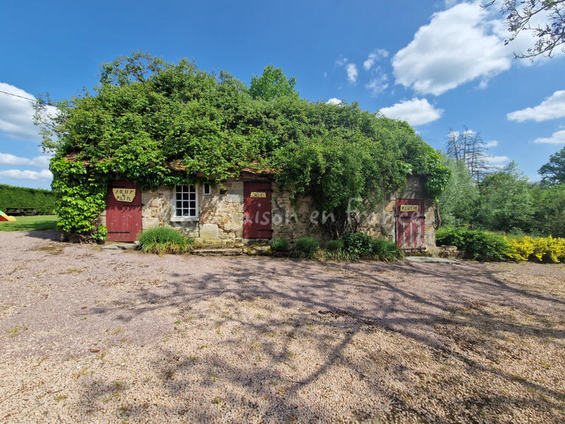 Maison - 420 m² - 12 pièces