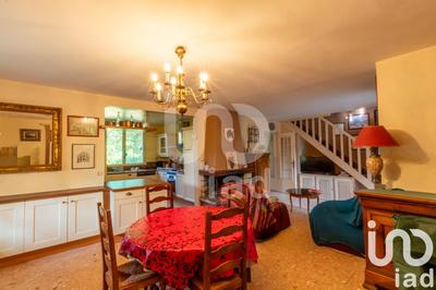 Maison - 235 m² - 8 pièces