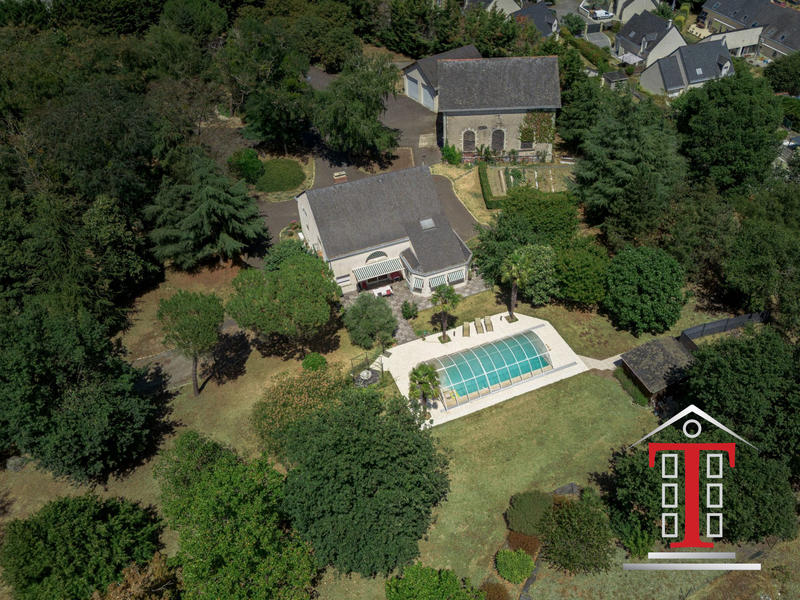 Maison traditionnelle - 240 m² - 8 pièces