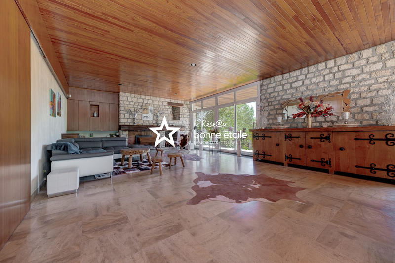 Maison - 215 m² - 7 pièces