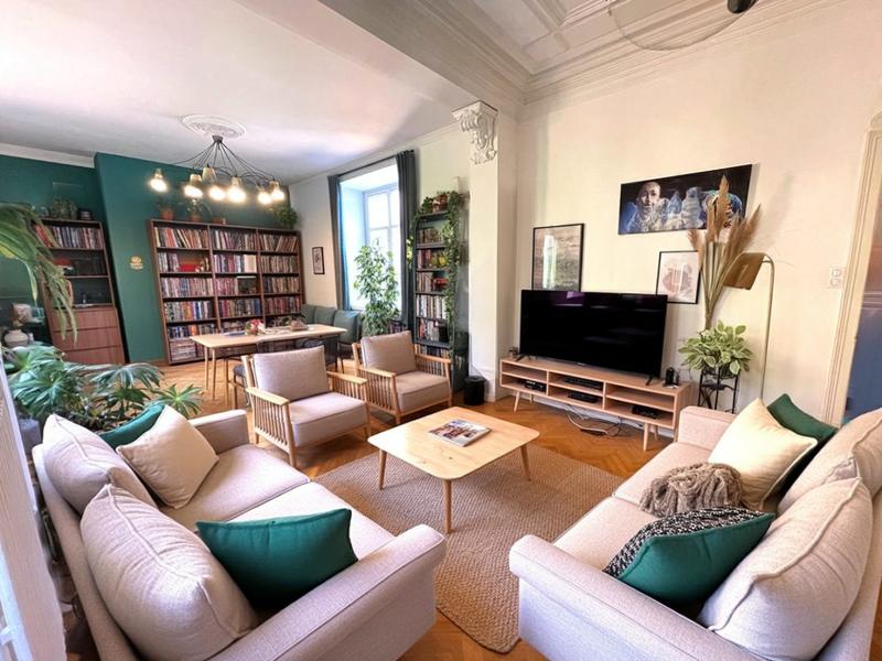 Maison - 250 m² - 7 pièces