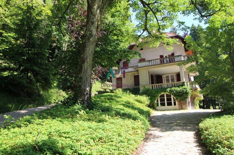 Maison - 300 m² - 12 pièces