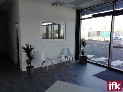 Local commercial - 150 m² - 7 pièces