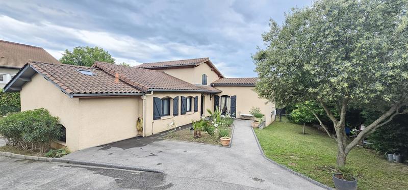 Maison - 220 m² - 5 pièces