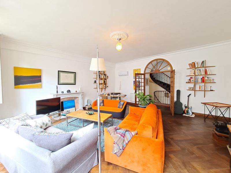 Maison - 230 m² - 6 pièces