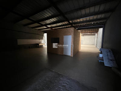 Local commercial - 303 m² - 1 pièce