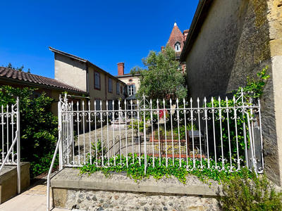 Maison de village - 467 m² - 24 pièces