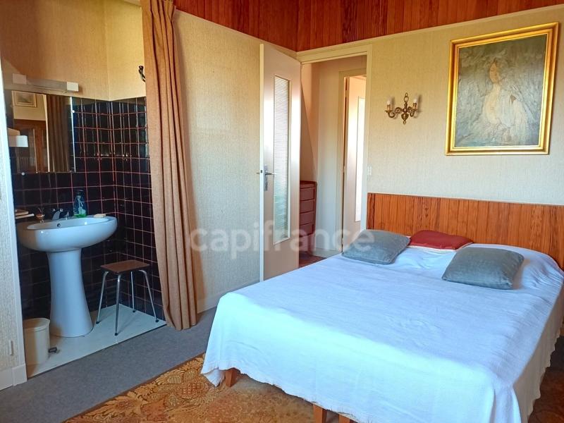 Maison - 246 m² - 6 pièces