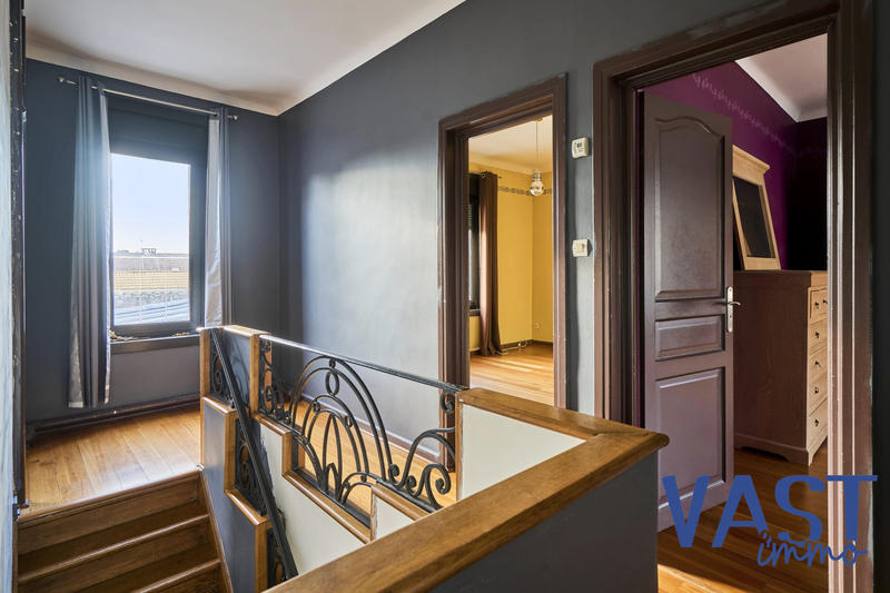 Maison traditionnelle - 160 m² - 7 pièces