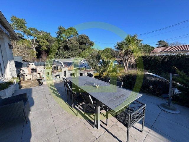 Maison - 224 m² - 7 pièces