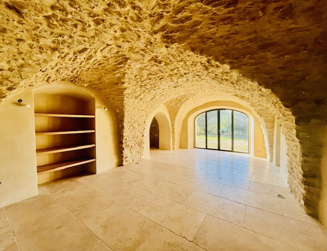 Maison - 385 m² - 8 pièces