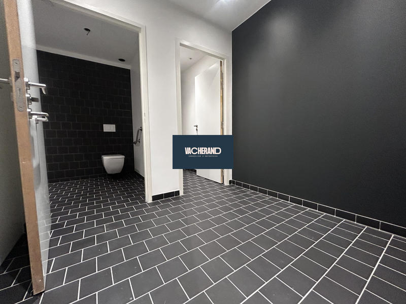 Bureau - 749 m² - 1 pièce