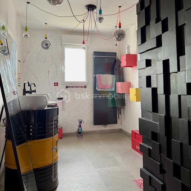 Maison - 330 m² - 8 pièces