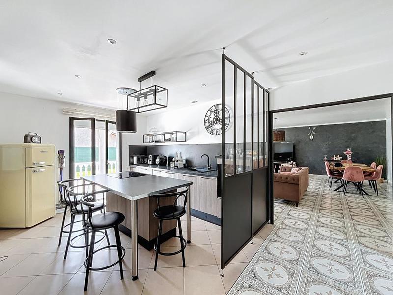 Maison - 175 m² - 6 pièces