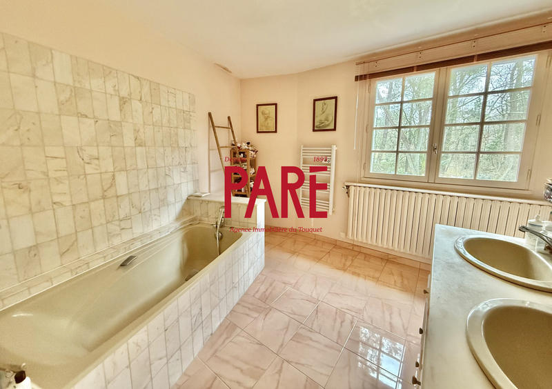 Maison - 205 m² - 6 pièces