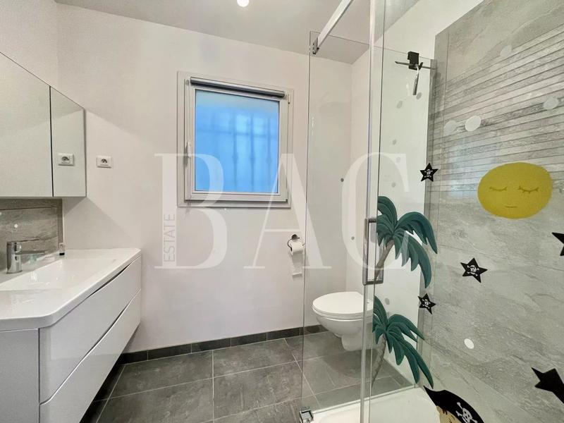 Villa - 235 m² - 8 pièces