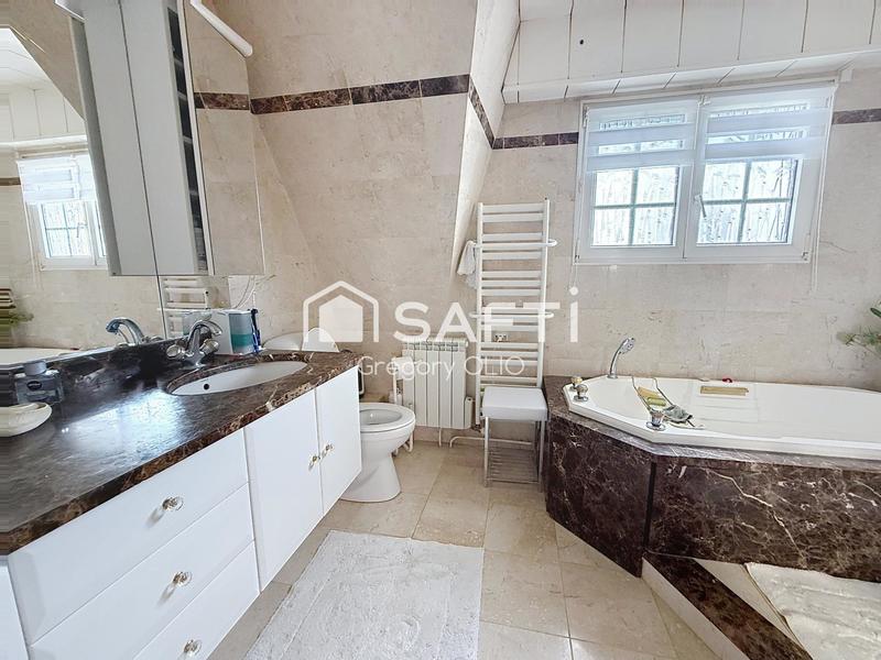 Maison - 159 m² - 7 pièces