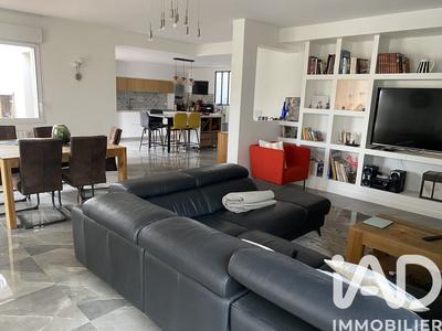 Maison - 250 m² - 9 pièces