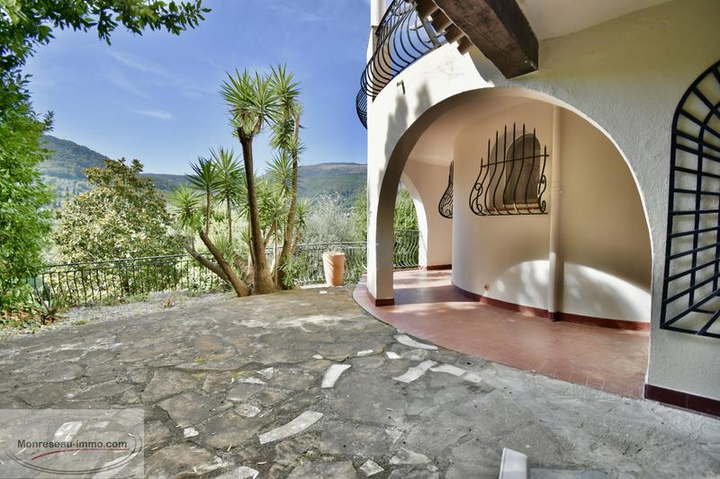 Maison - 260 m² - 7 pièces