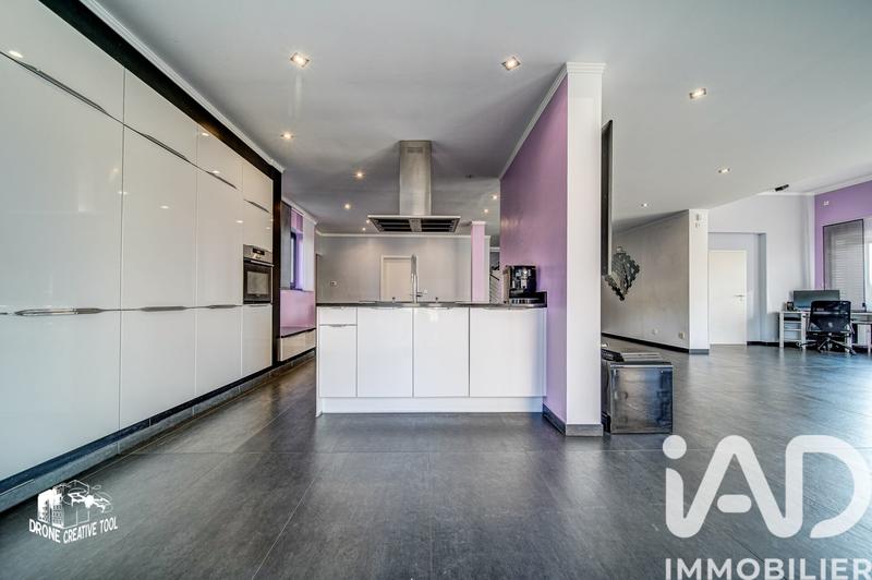 Maison - 230 m² - 6 pièces