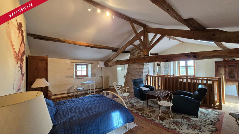 Maison - 256 m² - 5 pièces