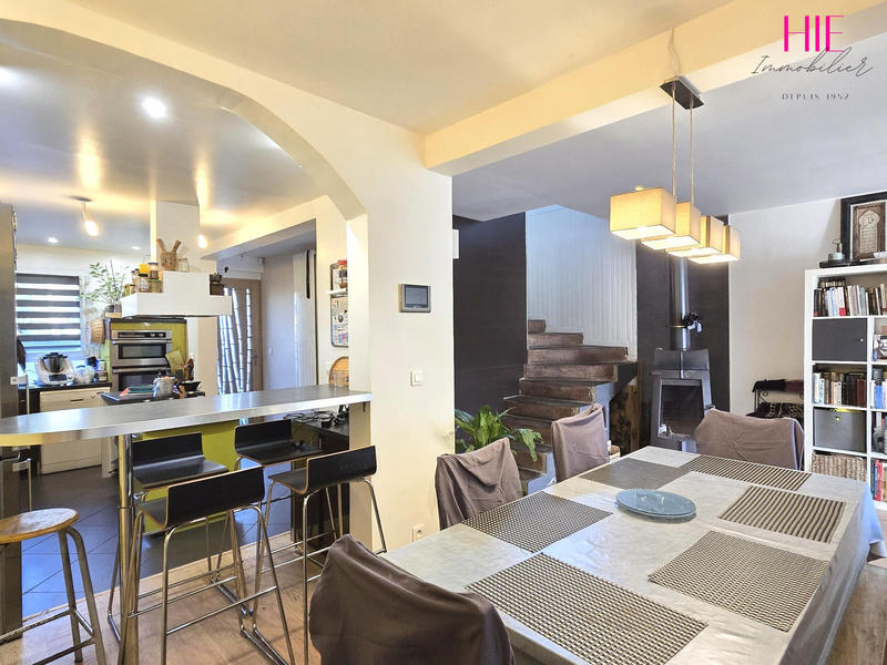 Maison traditionnelle - 110 m² - 7 pièces