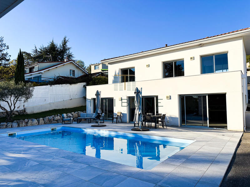 Maison - 145 m² - 8 pièces