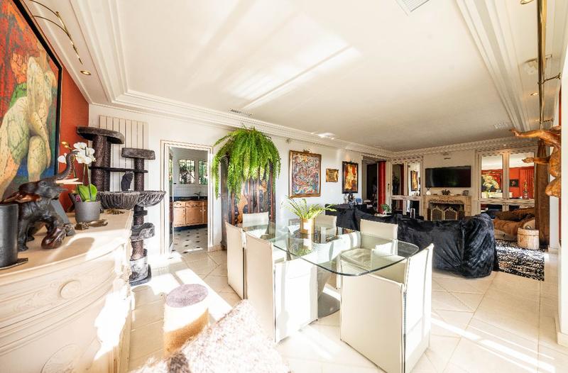 Villa - 270 m² - 6 pièces