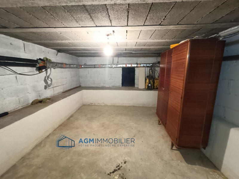 Propriété - 210 m² - 6 pièces