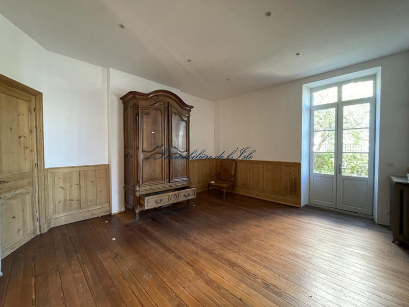 Maison - 280 m² - 11 pièces