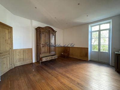 Maison - 280 m² - 11 pièces