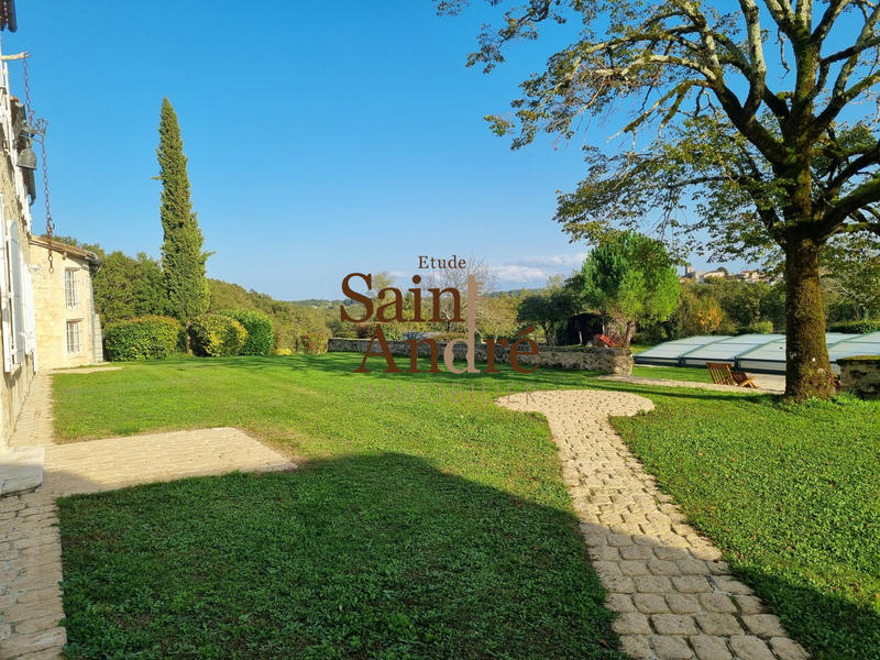 Maison - 294 m² - 8 pièces