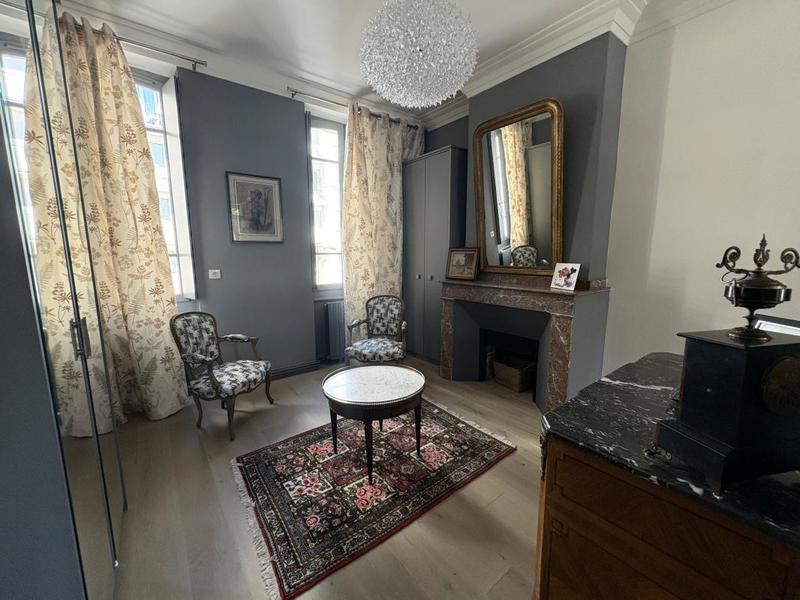 Maison - 202 m² - 6 pièces