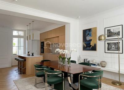 Maison de ville - 247 m² - 7 pièces