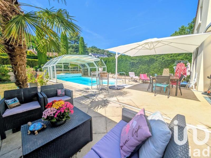 Maison - 300 m² - 12 pièces