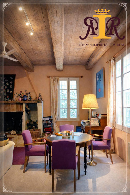 Maison traditionnelle - 288 m² - 9 pièces