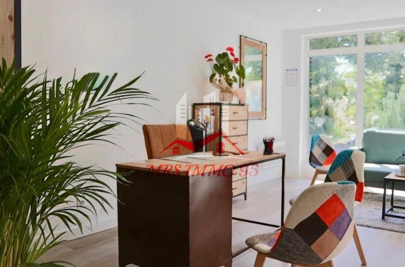 Services - 63 m² - 4 pièces