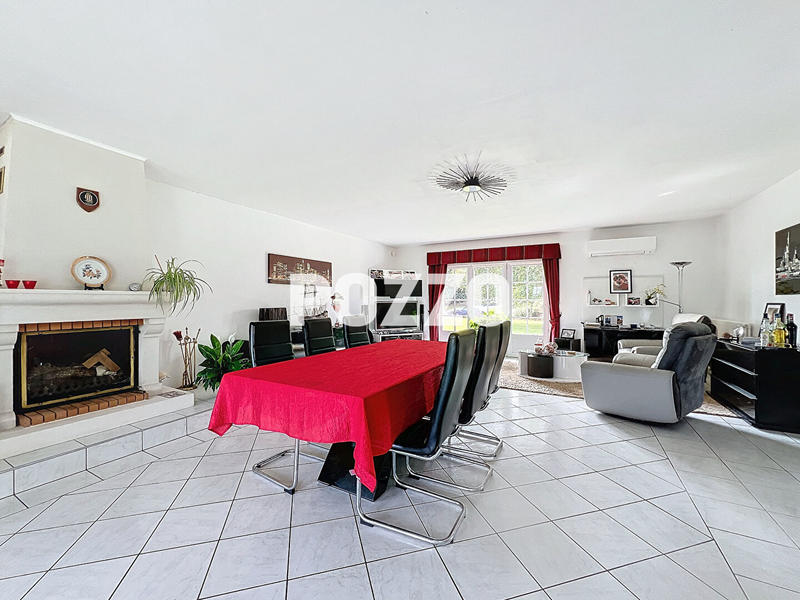 Maison - 255 m² - 8 pièces